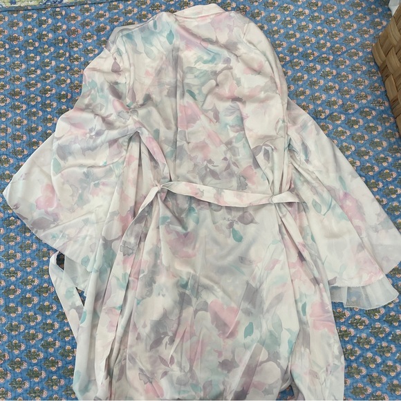 Ines Di Santo Tulip Short Robe new with tags size small in pastel water color - Picture 7 of 9